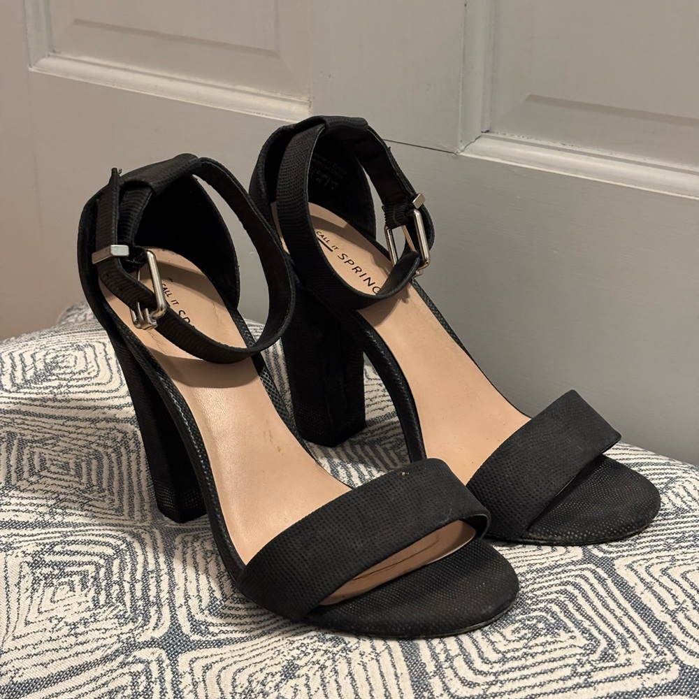 Call It Spring Black Strap and Buckle Block-Heel Sandals Size 9